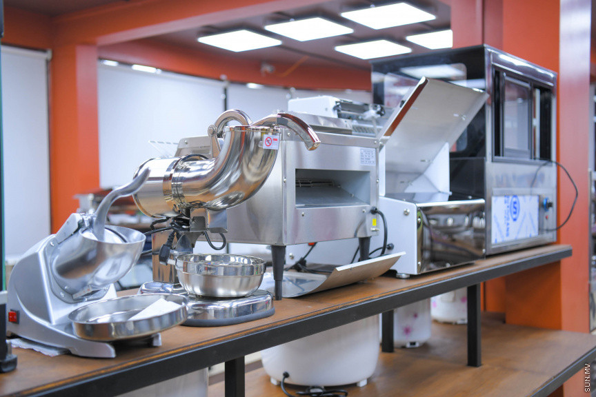 ރެޑް ސްޓާގެ އާ ފިހާރަ ހުޅުވުން -- ސަން ފޮޓޯ/ މުހައްމަދު ހައްޔާްން