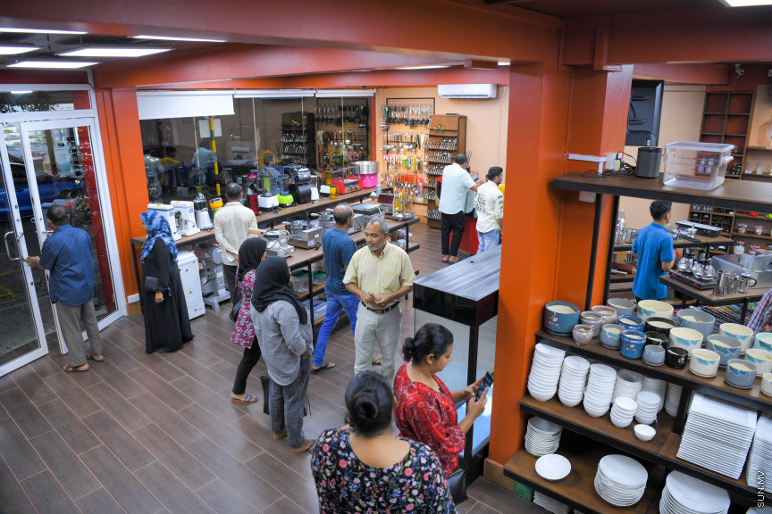 ރެޑް ސްޓާގެ އާ ފިހާރަ ހުޅުވުން -- ސަން ފޮޓޯ/ މުހައްމަދު ހައްޔާްން