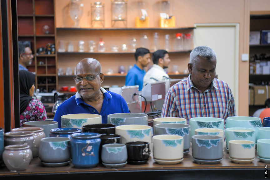 ރެޑް ސްޓާގެ އާ ފިހާރަ ހުޅުވުން -- ސަން ފޮޓޯ/ މުހައްމަދު ހައްޔާްން