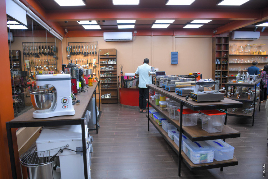 ރެޑް ސްޓާގެ އާ ފިހާރަ ހުޅުވުން -- ސަން ފޮޓޯ/ މުހައްމަދު ހައްޔާްން