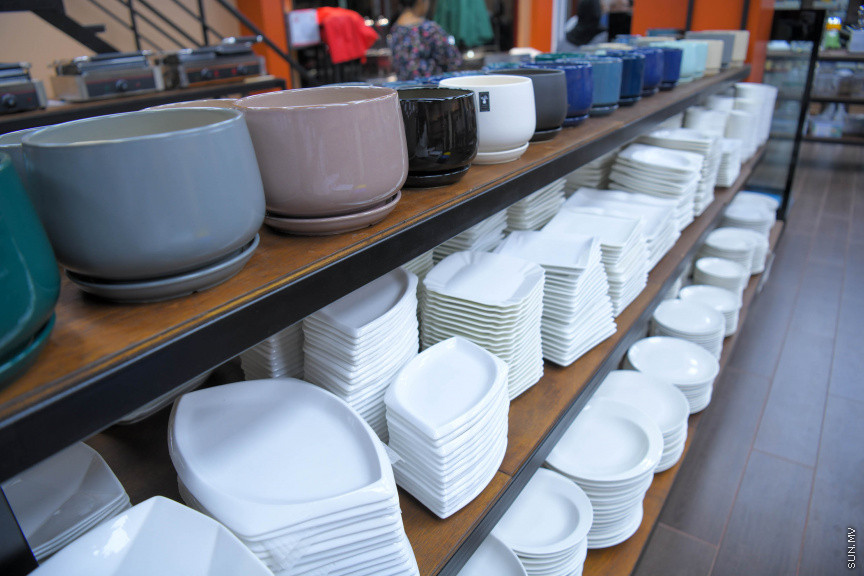 ރެޑް ސްޓާގެ އާ ފިހާރަ ހުޅުވުން -- ސަން ފޮޓޯ/ މުހައްމަދު ހައްޔާްން