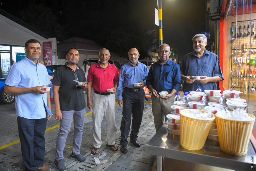 ރެޑް ސްޓާގެ އާ ފިހާރަ ހުޅުވުން -- ސަން ފޮޓޯ/ މުހައްމަދު ހައްޔާްން