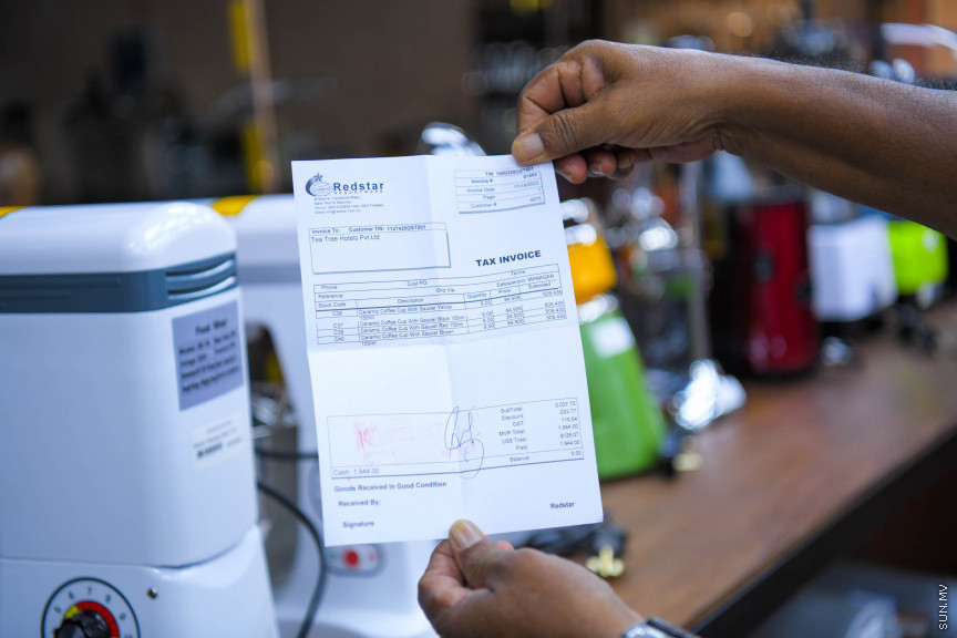 ރެޑް ސްޓާގެ އާ ފިހާރަ ހުޅުވުން -- ސަން ފޮޓޯ/ މުހައްމަދު ހައްޔާްން