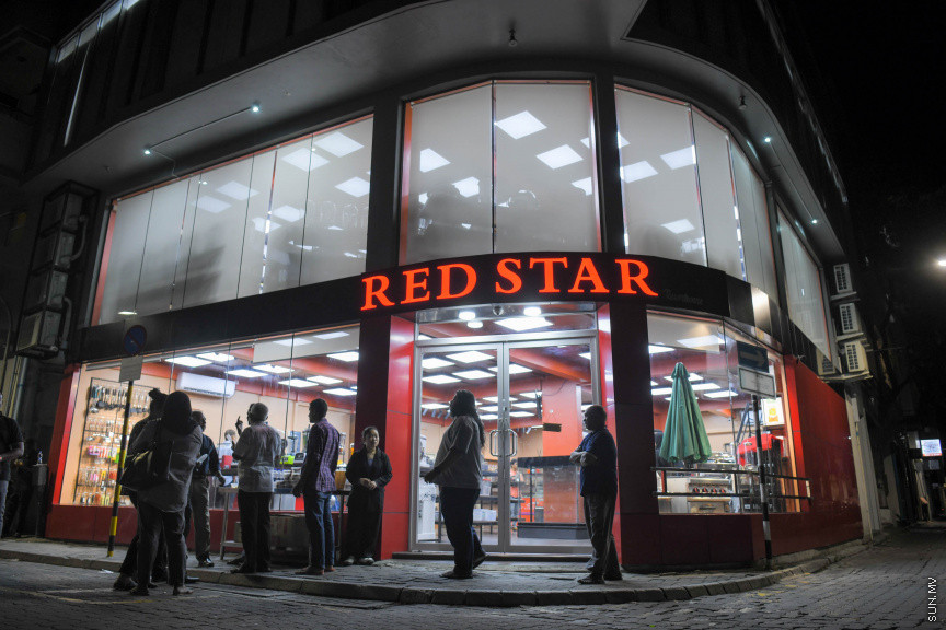 ރެޑް ސްޓާގެ އާ ފިހާރަ ހުޅުވުން -- ސަން ފޮޓޯ/ މުހައްމަދު ހައްޔާްން