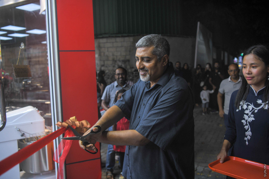 ރެޑް ސްޓާގެ އާ ފިހާރަ ހުޅުވުން -- ސަން ފޮޓޯ/ މުހައްމަދު ހައްޔާްން