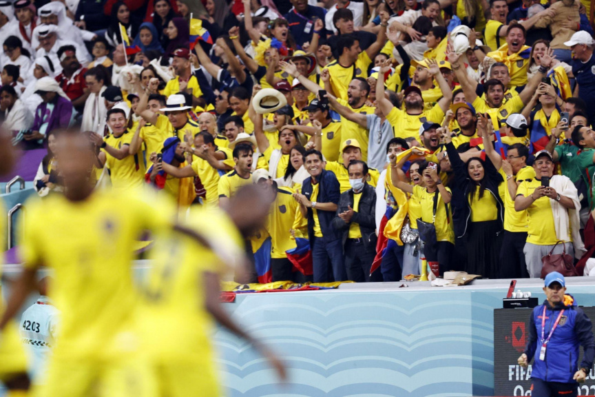 ގަތަރު ފީފާ ވޯލްޑުކަޕް 2022 - އިކުއަޑޯ އަދި ގަތަރު ބައްދަލުކުރި މެޗު - ވެލެންސިއާގެ ދެވަނަ ލަނޑާއެކު އިކުއަޑޯގެ ސަޕޯޓަރުން އުފާ ފާޅުކުރަނީ  -- ފޮޓޯ/ ގެޓީ އިމޭޖަސް