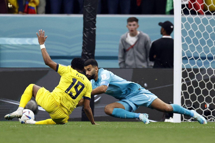 ގަތަރު ފީފާ ވޯލްޑުކަޕް 2022 - އިކުއަޑޯ އަދި ގަތަރު ބައްދަލުކުރި މެޗުގެ ތެރެއިން ގަތަރުގެ ސަޕޯޓަރެއް -- ފޮޓޯ/ ގެޓީ އިމޭޖަސް