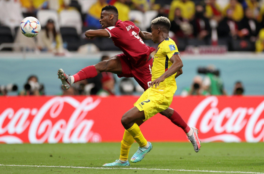 ގަތަރު ފީފާ ވޯލްޑުކަޕް 2022 - އިކުއަޑޯ އަދި ގަތަރު ބައްދަލުކުރި މެޗުގެ ތެރެއިން ގަތަރުގެ ސަޕޯޓަރެއް -- ފޮޓޯ/ ގެޓީ އިމޭޖަސް