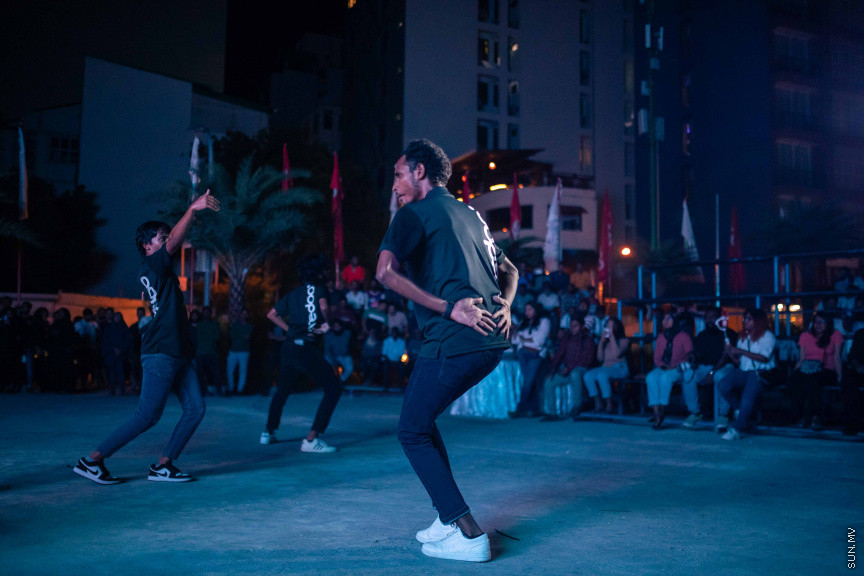 މާލޭގެ އެކި ސަރަހައްދުތަކުގައި ފޯރިއާއެކު ވޯލްޑްކަޕް މެޗުތައް ބަލަނީ --- ސަންފޮޓޯ/ ނާއިލް ހުސަައިން