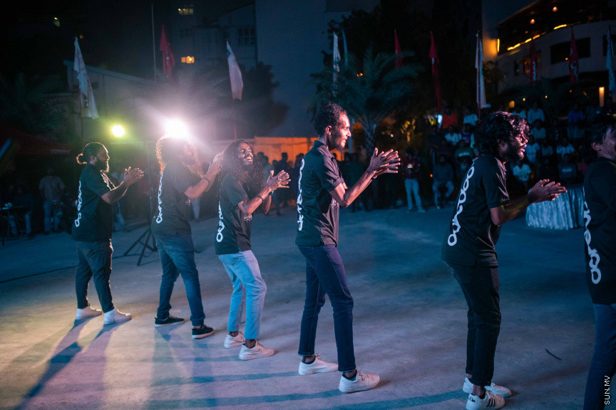 މާލޭގެ އެކި ސަރަހައްދުތަކުގައި ފޯރިއާއެކު ވޯލްޑްކަޕް މެޗުތައް ބަލަނީ --- ސަންފޮޓޯ/ ނާއިލް ހުސަައިން