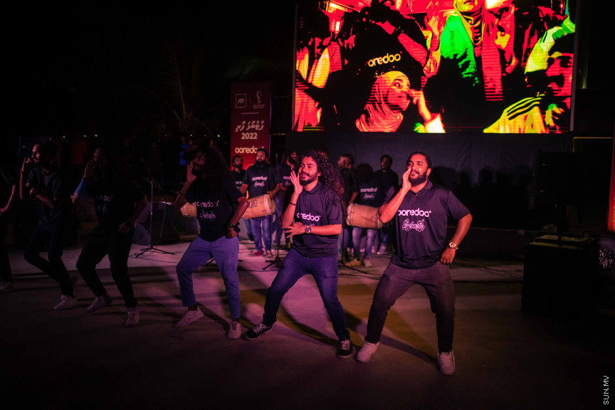 މާލޭގެ އެކި ސަރަހައްދުތަކުގައި ފޯރިއާއެކު ވޯލްޑްކަޕް މެޗުތައް ބަލަނީ --- ސަންފޮޓޯ/ ނާއިލް ހުސަައިން