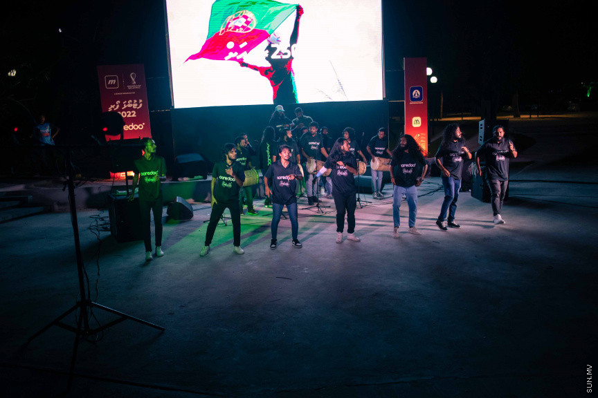 މާލޭގެ އެކި ސަރަހައްދުތަކުގައި ފޯރިއާއެކު ވޯލްޑްކަޕް މެޗުތައް ބަލަނީ --- ސަންފޮޓޯ/ ނާއިލް ހުސަައިން