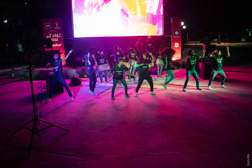 މާލޭގެ އެކި ސަރަހައްދުތަކުގައި ފޯރިއާއެކު ވޯލްޑްކަޕް މެޗުތައް ބަލަނީ --- ސަންފޮޓޯ/ ނާއިލް ހުސަައިން