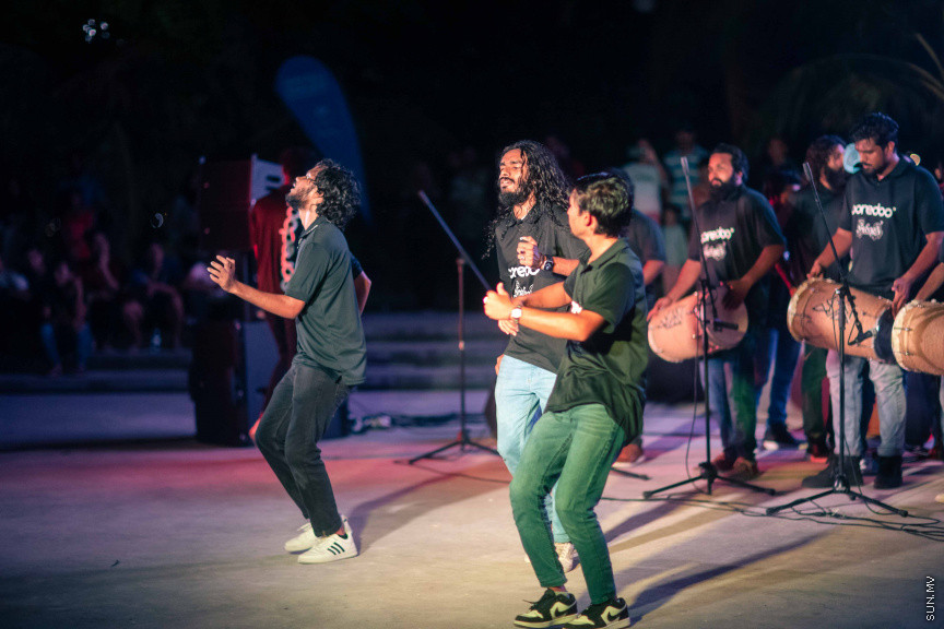 މާލޭގެ އެކި ސަރަހައްދުތަކުގައި ފޯރިއާއެކު ވޯލްޑްކަޕް މެޗުތައް ބަލަނީ --- ސަންފޮޓޯ/ ނާއިލް ހުސަައިން