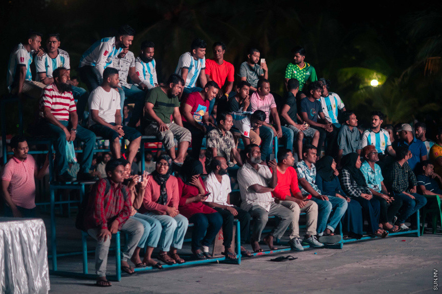 މާލޭގެ އެކި ސަރަހައްދުތަކުގައި ފޯރިއާއެކު ވޯލްޑްކަޕް މެޗުތައް ބަލަނީ --- ސަންފޮޓޯ/ ނާއިލް ހުސަައިން