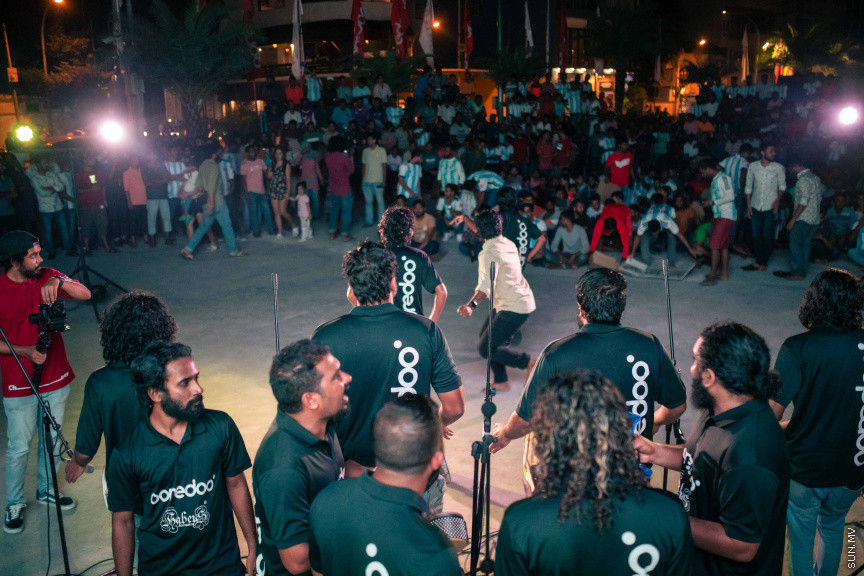 މާލޭގެ އެކި ސަރަހައްދުތަކުގައި ފޯރިއާއެކު ވޯލްޑްކަޕް މެޗުތައް ބަލަނީ --- ސަންފޮޓޯ/ ނާއިލް ހުސަައިން