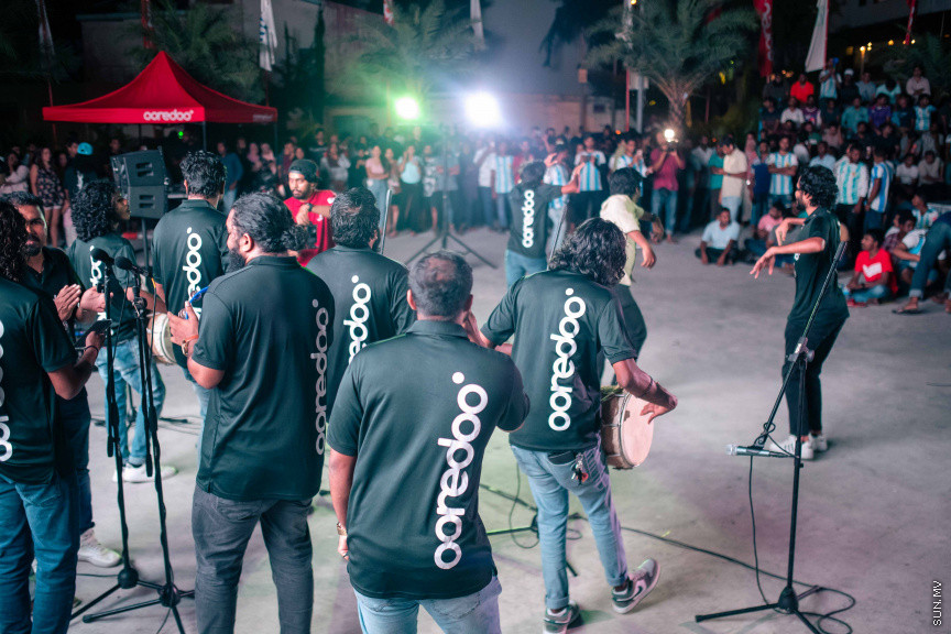 މާލޭގެ އެކި ސަރަހައްދުތަކުގައި ފޯރިއާއެކު ވޯލްޑްކަޕް މެޗުތައް ބަލަނީ --- ސަންފޮޓޯ/ ނާއިލް ހުސަައިން