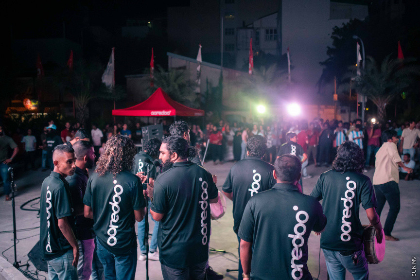 މާލޭގެ އެކި ސަރަހައްދުތަކުގައި ފޯރިއާއެކު ވޯލްޑްކަޕް މެޗުތައް ބަލަނީ --- ސަންފޮޓޯ/ ނާއިލް ހުސަައިން