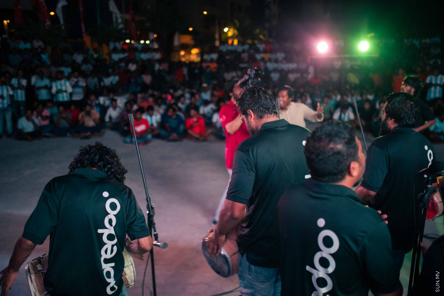 މާލޭގެ އެކި ސަރަހައްދުތަކުގައި ފޯރިއާއެކު ވޯލްޑްކަޕް މެޗުތައް ބަލަނީ --- ސަންފޮޓޯ/ ނާއިލް ހުސަައިން