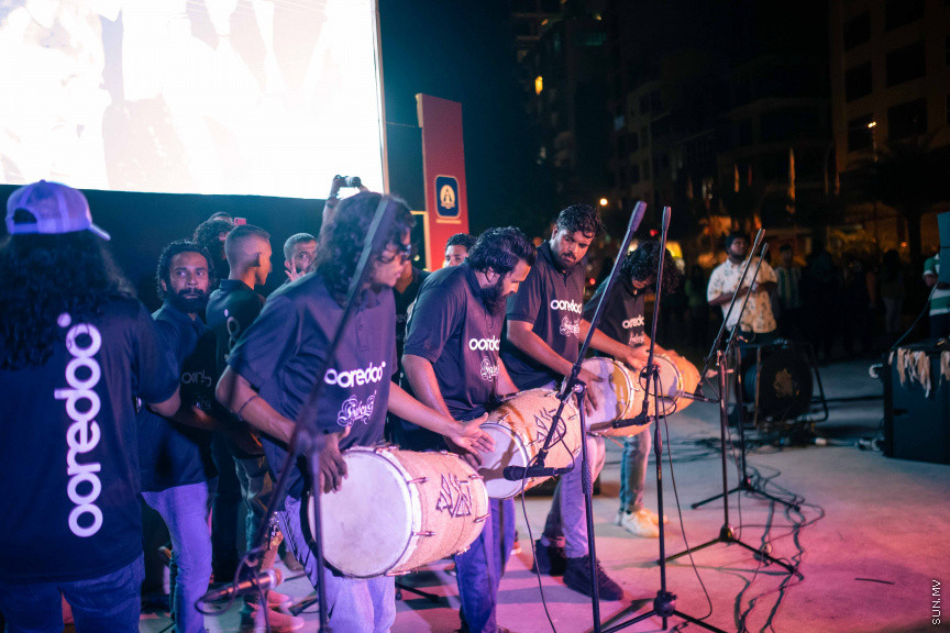 މާލޭގެ އެކި ސަރަހައްދުތަކުގައި ފޯރިއާއެކު ވޯލްޑްކަޕް މެޗުތައް ބަލަނީ --- ސަންފޮޓޯ/ ނާއިލް ހުސަައިން