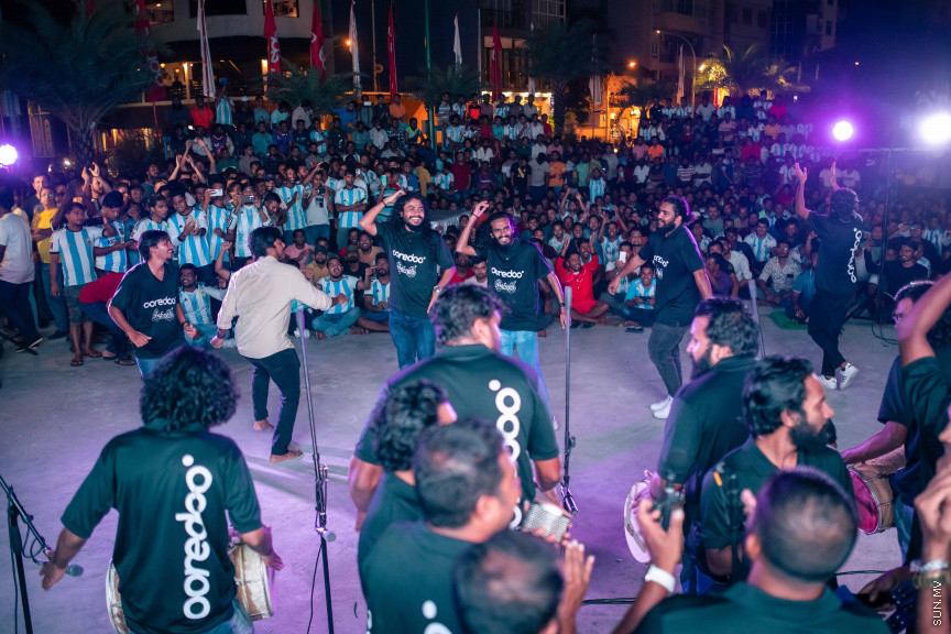 މާލޭގެ އެކި ސަރަހައްދުތަކުގައި ފޯރިއާއެކު ވޯލްޑްކަޕް މެޗުތައް ބަލަނީ --- ސަންފޮޓޯ/ ނާއިލް ހުސަައިން