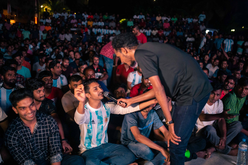 މާލޭގެ އެކި ސަރަހައްދުތަކުގައި ފޯރިއާއެކު ވޯލްޑްކަޕް މެޗުތައް ބަލަނީ --- ސަންފޮޓޯ/ ނާއިލް ހުސަައިން