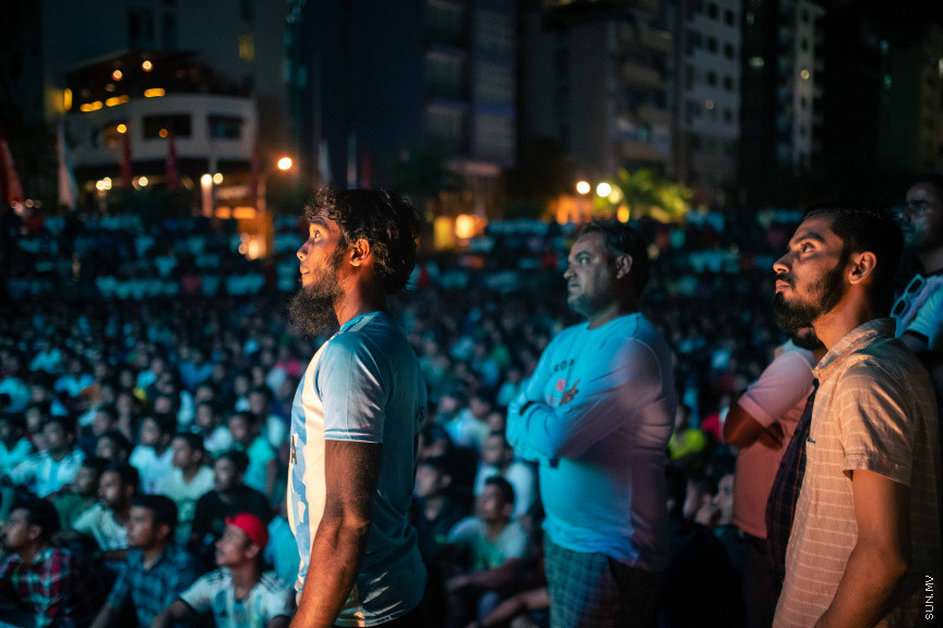 މާލޭގެ އެކި ސަރަހައްދުތަކުގައި ފޯރިއާއެކު ވޯލްޑްކަޕް މެޗުތައް ބަލަނީ --- ސަންފޮޓޯ/ ނާއިލް ހުސަައިން