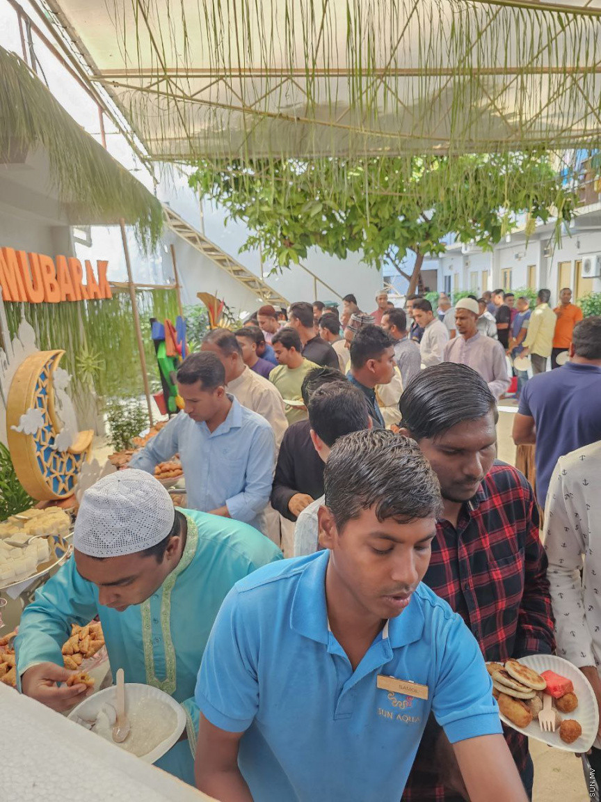 ސަން ސިޔާމް ވިލުރީފްގައި އަޟްހާ އީދު ފާހަގަކުރުން --- ސަން ފޮޓޯ