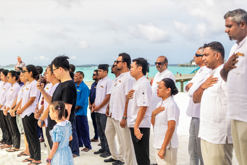 މިނިވަން ދުވަހުގެ މުނާސަބަތުގައި ސަން ސިޔާމް އިރުފުށީގައި ބޭއްވި ދިދަ ނެގުމުގެ ރަސްމިއްޔާތުގެ ތެރެއިން -- 