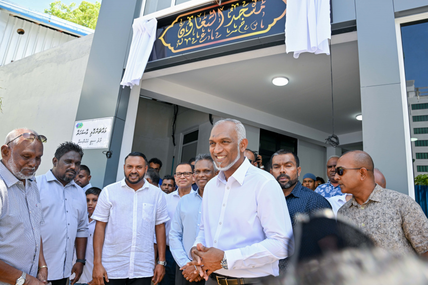 ރައީސް އާސަހަރާ ހުޅުއްވައިދެއްވުން: މި މަޝްރޫއު ފައްޓަވައިދެއްވީ ރައީސް މުއިއްޒުގެ މޭޔަރު ކަމުގައި -- ފޮޓޯ/ ރައީސް އޮފީސް  