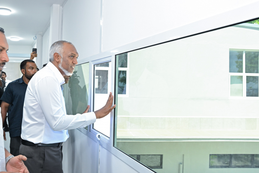 ރައީސް އާސަހަރާ ހުޅުއްވައިދެއްވުން: އާސަހަރާގެ ފުރަތަމަ ފްލޯގައި އަންހެނުންނަށް ޚާއްސަ ނަމާދުކުރާ ޖާގައެއް ހުރޭ -- ފޮޓޯ/ ރައީސް އޮފީސް  