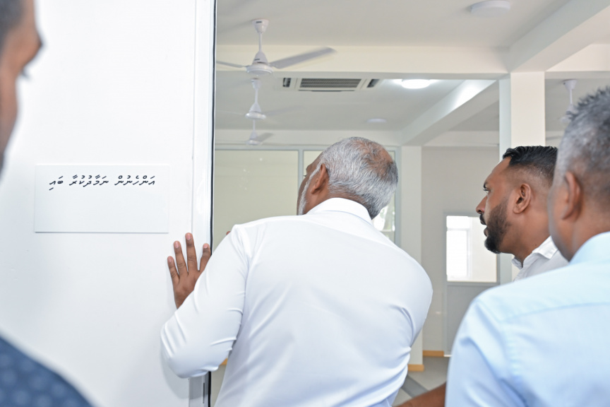 ރައީސް އާސަހަރާ ހުޅުއްވައިދެއްވުން: މި މަޝްރޫއު ފައްޓަވައިދެއްވީ ރައީސް މުއިއްޒުގެ މޭޔަރު ކަމުގައި -- ފޮޓޯ/ ރައީސް އޮފީސް  