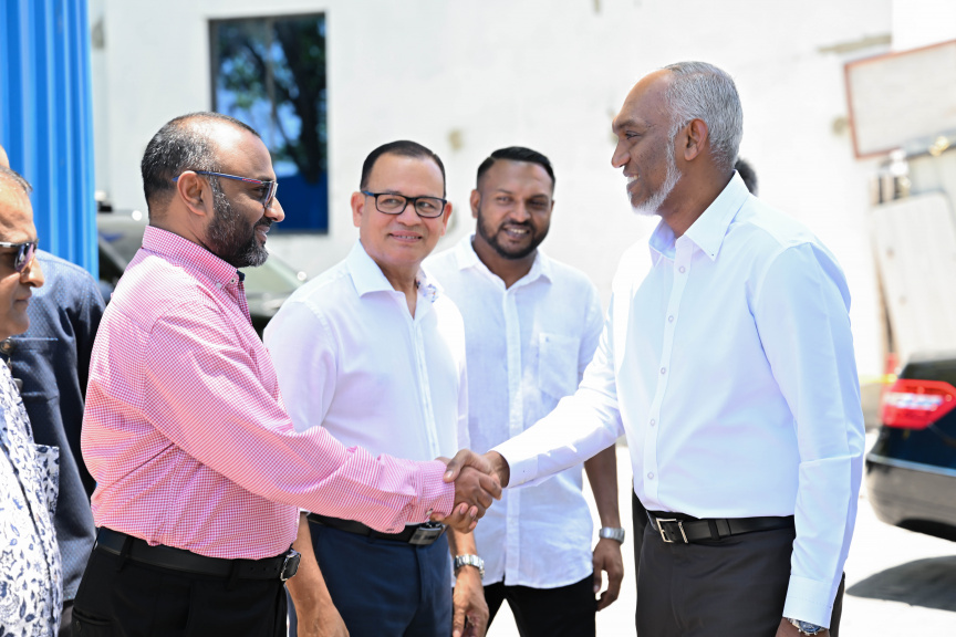 ރައީސް އާސަހަރާ ހުޅުއްވައިދެއްވުން: ރައީސް ވަނީ އާސަހަރާ މަރާމާތުކޮށްފައިވަނީ އެ މަނިކުފާނު މީގެ ކުރިން ބޭނުންފުޅުވި ގޮތަށް ކަމަށް ވިދާޅުވެފައި -- ފޮޓޯ/ ރައީސް އޮފީސް  