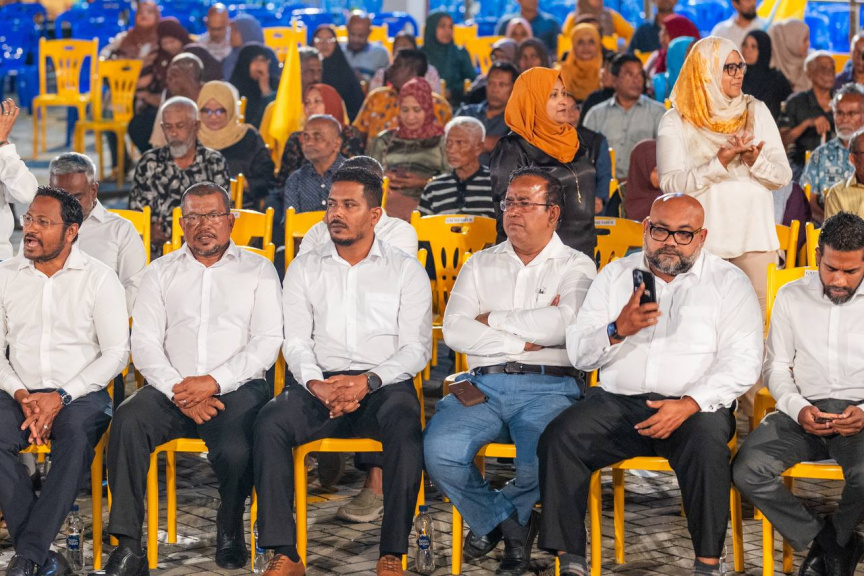 އެމްޑީޕީން ބޭއްވި ޖަލްސާއާއި ގައުމީ މަޖިލީހުގެ ބައްދަލުވުމުގެ ތެރެއިން -- ސަން ފޮޓޯ/ މޫސާ ނަދީމް