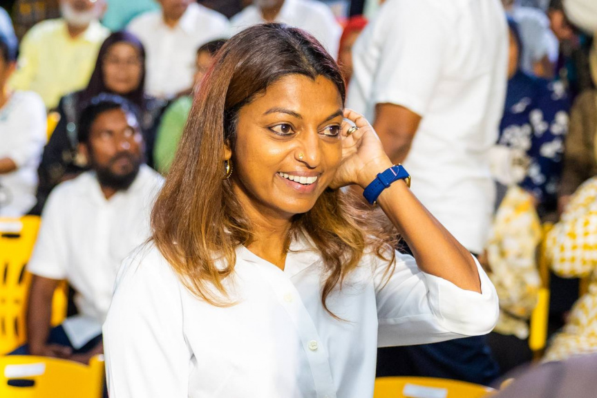 ނަޝީދާއި ޑިމޮކްރެޓްސްގެ ބޭފުޅުންނަށް މަރުހަބާ ކިޔަން އެމްޑީޕީން ބޭއްވި ޖަލްސާ: ދެ އަހަރަށް ފަހު ނަޝީދު ވަނީ އެނބުރި އެމްޑީޕީއަށް ގުޅިފައި -- ސަން ފޮޓޯ/ މޫސާ ނަދީމް