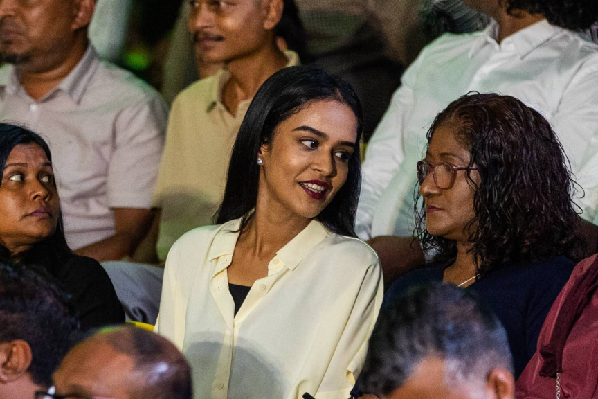 ނަޝީދާއި ޑިމޮކްރެޓްސްގެ ބޭފުޅުންނަށް މަރުހަބާ ކިޔަން އެމްޑީޕީން ބޭއްވި ޖަލްސާ: ދެ އަހަރަށް ފަހު ނަޝީދު ވަނީ އެނބުރި އެމްޑީޕީއަށް ގުޅިފައި -- ސަން ފޮޓޯ/ މޫސާ ނަދީމް