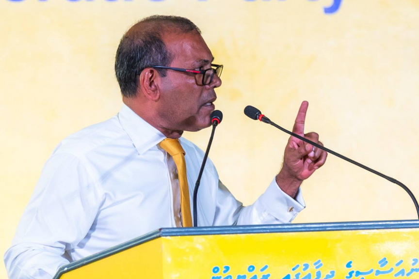 ނަޝީދާއި ޑިމޮކްރެޓްސްގެ ބޭފުޅުންނަށް މަރުހަބާ ކިޔަން އެމްޑީޕީން ބޭއްވި ޖަލްސާ: ދެ އަހަރަށް ފަހު ނަޝީދު ވަނީ އެނބުރި އެމްޑީޕީއަށް ގުޅިފައި -- ސަން ފޮޓޯ/ މޫސާ ނަދީމް