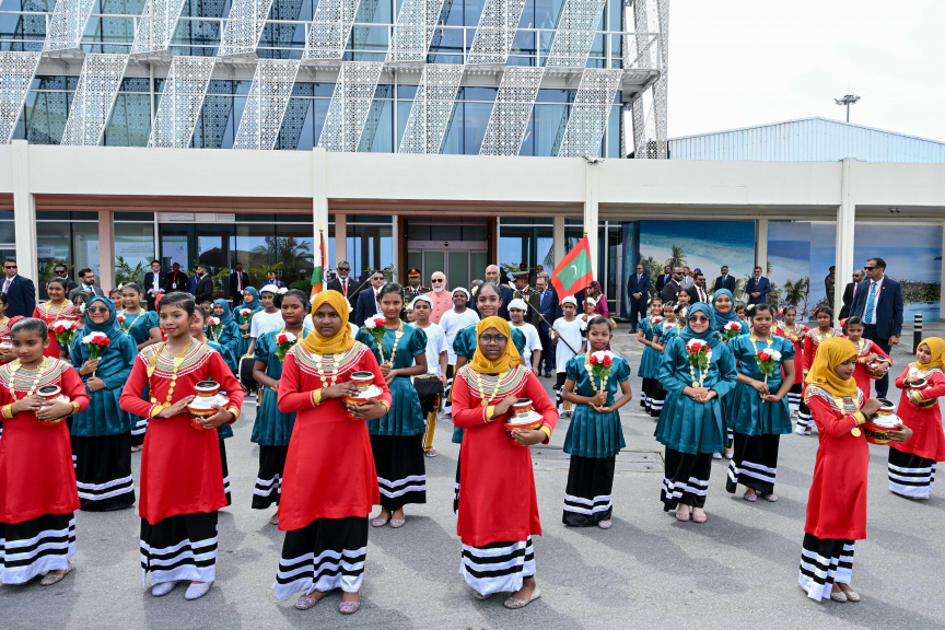 އިންޑިއާގެ ބޮޑުވަޒީރު ރާއްޖެ ވަޑައިގަތުމުން ރައީސް މުއިއްޒު މަރުހަބާ ވިދާޅުވަނީ: މި ދަތުރުފުޅުގެ ތެރެއިން ރާއްޖޭގެ މިނިވަން ދުވަހުގެ ހަރަކާތްތައް ޝަރަފުވެރިކޮށްދެއްވާނީ މޯދީ -- ފޮޓޯ/ ރައީސް އޮފީސް