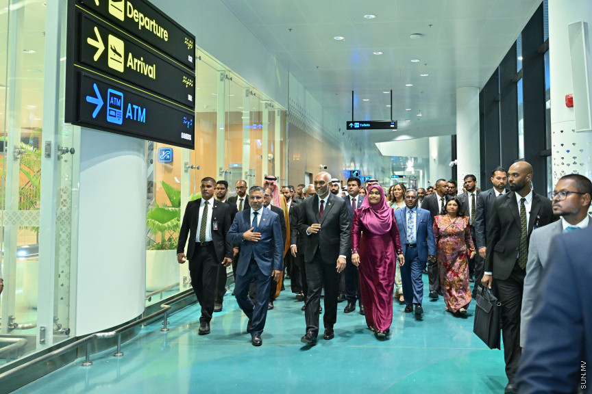ވެލާނާ އިންޓަނޭޝަނަލް އެއާޕޯޓުގެ އާ ޓާމިނަލް ހުޅުވުމުގެ ރަސްމިއްޔާތުގެ ތެރެއިން -- ފޮޓޯ: ރައީސް އޮފީސް 