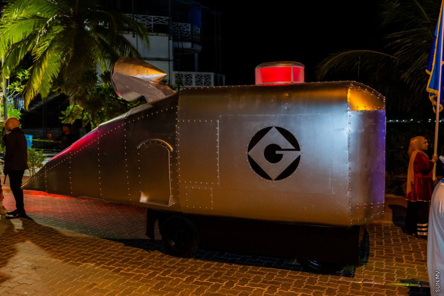މިނިވަން ދުވަސް ފާހަގަކުރުމުގެ ގޮތުން މިރޭ ކުރިއަށް ގެންދާ ފުޅަނދުބުރު. ފުޅަނދުބުރުގައި ކުޑަކުދިން ގަޔާވާފަދަ ގިނަ ކާޓޫން ކެރެކްޓާތައް ފެނުނުއިރު، ގިނަ ބަޔަކު ވަނީ މި ފުޅަނދުބުރު ބެލުމަށް މަގުތަކަށް އެއްވެފައި.
ފޮޓޯ/ މޫސާ ނަދީމް