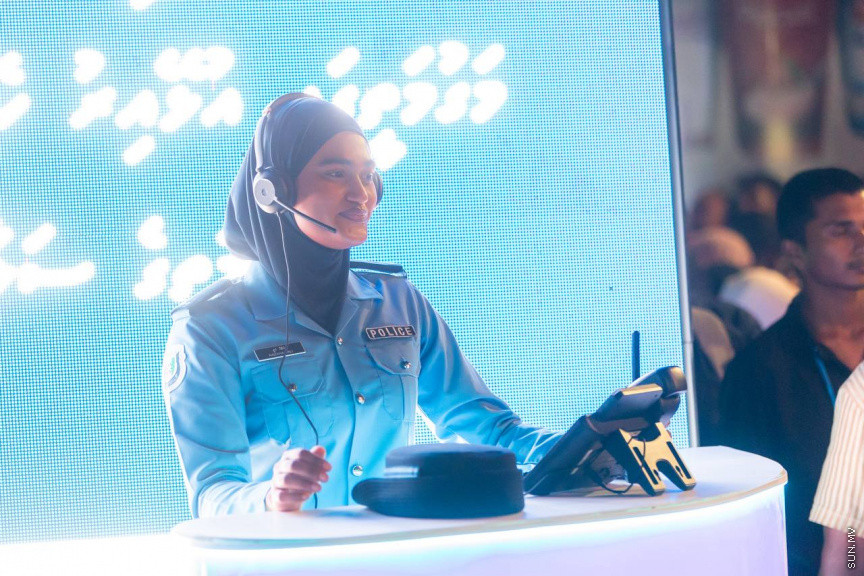 މިނިވަން ދުވަސް ފާހަގަކުރުމުގެ ގޮތުން މިރޭ ކުރިއަށް ގެންދާ ފުޅަނދުބުރު. ފުޅަނދުބުރުގައި ކުޑަކުދިން ގަޔާވާފަދަ ގިނަ ކާޓޫން ކެރެކްޓާތައް ފެނުނުއިރު، ގިނަ ބަޔަކު ވަނީ މި ފުޅަނދުބުރު ބެލުމަށް މަގުތަކަށް އެއްވެފައި.
ފޮޓޯ/ މޫސާ ނަދީމް