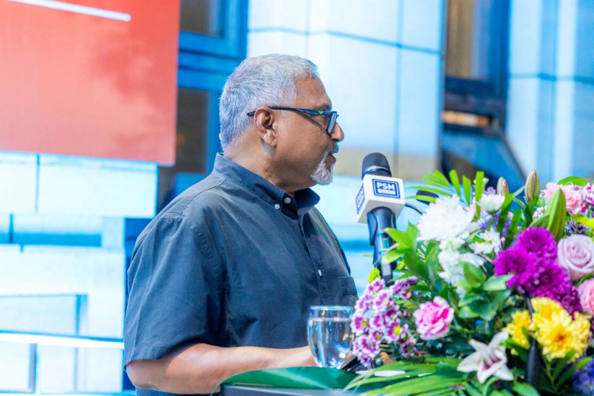 'އިހުސާސް' މައުރަޒު ހުޅުވުމަށް ބޭއްވި ހަފުލާގައި އަބްދުﷲ ފާއިޒް -- ސަން ފޮޓޯ/ މޫސާ ނަދީމް 