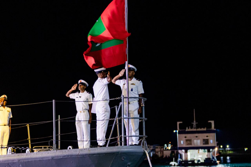 ތުރުކީން ރާއްޖެއަށް ހަދިޔާކުރި މަނަވަރު ރަސްމީކޮށް އެމްއެންޑީއެފާ ހަވާލުކުރުމަށްފަހު ކޮމިޝަންކުރުން -- ސަން ފޮޓޯ: މޫސާ ނަދީމް