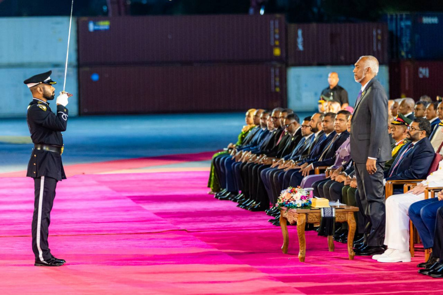 ތުރުކީން ރާއްޖެއަށް ހަދިޔާކުރި މަނަވަރު ރަސްމީކޮށް އެމްއެންޑީއެފާ ހަވާލުކުރުމަށް ބޭއްވި ރަސްމިއްޔާތުގެ ތެރެއިން -- ސަން ފޮޓޯ: މޫސާ ނަދީމް