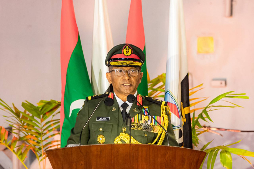 ތުރުކީން ރާއްޖެއަށް ހަދިޔާކުރި މަނަވަރު ރަސްމީކޮށް އެމްއެންޑީއެފާ ހަވާލުކުރުމަށް ބޭއްވި ރަސްމިއްޔާތުގައި ޗީފް އޮފް ޑިފެންސް ފޯސް އިބްރާހިމް ހިލްމީ ވާހަކަދައްކަވަނީ -- ސަން ފޮޓޯ: މޫސާ ނަދީމް
