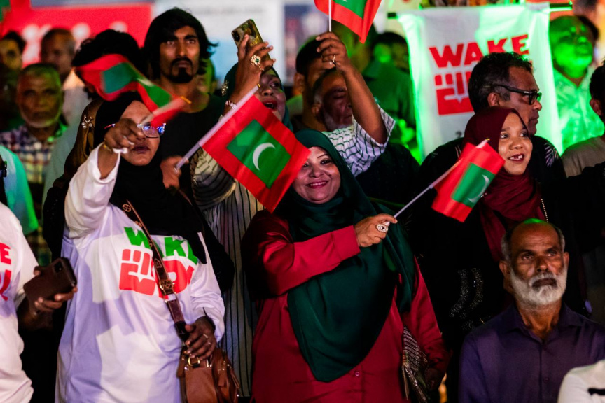 21 އޯގަސްޓު 2025: ކުރީގެ ރައީސް އަބްދުﷲ ޔާމީން އިސްވެ އުފެއްދެވި ޕީއެންއެފުން ބޭއްވި "ވޭކްއަޕް" ޖަލްސާގެ ތެރެއިން. މި ޖަލްސާއަށް ގިނަ އަދަދެއްގެ ބަޔަކު ވަނީ ގޮސްފައި -- ސަން ފޮޓޯ: މޫސާ ނަދީމް