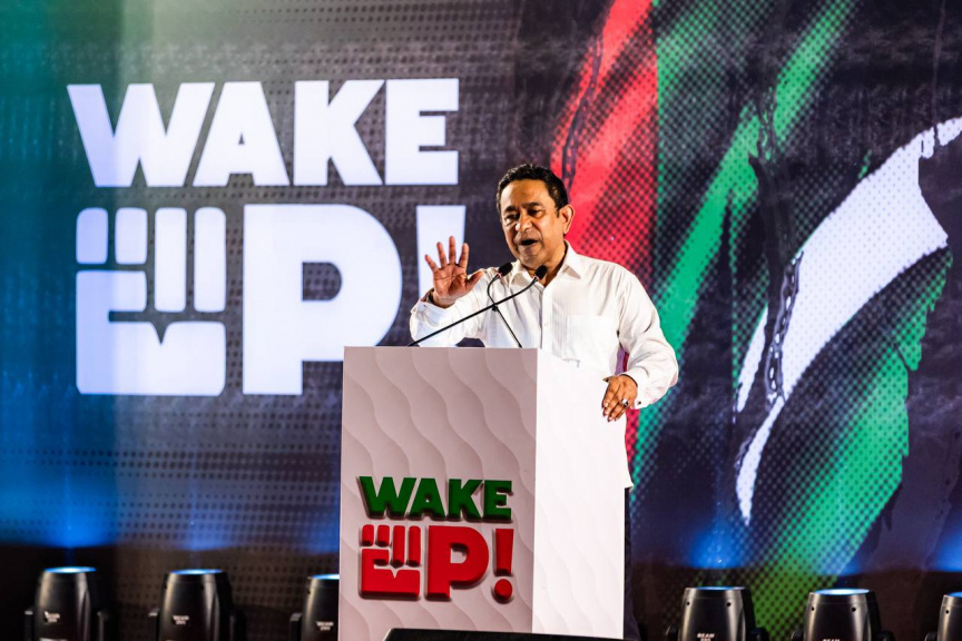 21 އޯގަސްޓު 2025: ކުރީގެ ރައީސް އަބްދުﷲ ޔާމީން އިސްވެ އުފެއްދެވި ޕީއެންއެފުން ބޭއްވި "ވޭކްއަޕް" ޖަލްސާގެ ތެރެއިން އެމަނިކުފާނު ވާހަކަފުޅުދައްކަވަނީ - ސަން ފޮޓޯ: މޫސާ ނަދީމް