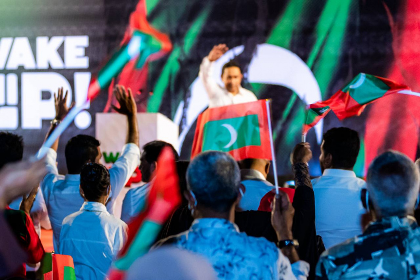 21 އޯގަސްޓު 2025: ކުރީގެ ރައީސް އަބްދުﷲ ޔާމީން އިސްވެ އުފެއްދެވި ޕީއެންއެފުން ބޭއްވި "ވޭކްއަޕް" ޖަލްސާގެ ތެރެއިން -- ސަން ފޮޓޯ: މޫސާ ނަދީމް