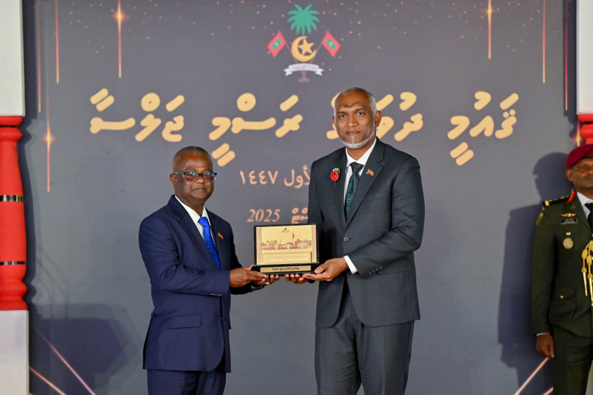 ގައުމީ ދުވަހުގެ ޖަލްސާގެ ތެރެއިން: އުތީމުގެ ރައްޔިތުންނަށް ވަނީ ޚާއްސަ ޝަރަފެއް ދެއްވައިފައި -- ފޮޓޯ/ ރައީސް އޮފީސް 