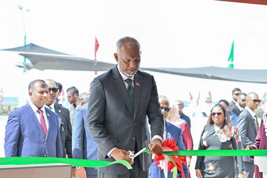 އުތީމު އިސްރަށްވެހީންގެ މައިޒާން، އޮނުހިޔާ ރައީސުލްޖުމްހޫރިއްޔާ ހުޅުއްވައިދެއްވުން -- ފޮޓޯ/ ރައީސް އޮފީސް 